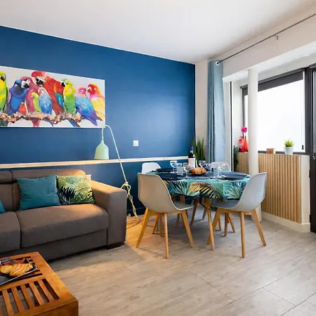 Parrots-porte D'orleans-wifi By La Cle Des Expos In Apartment