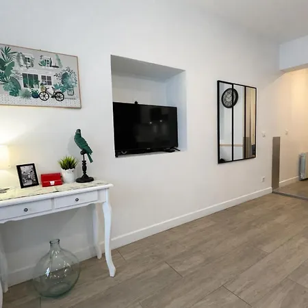 Apartment Parrots-porte D'orleans-wifi By La Cle Des Expos In *